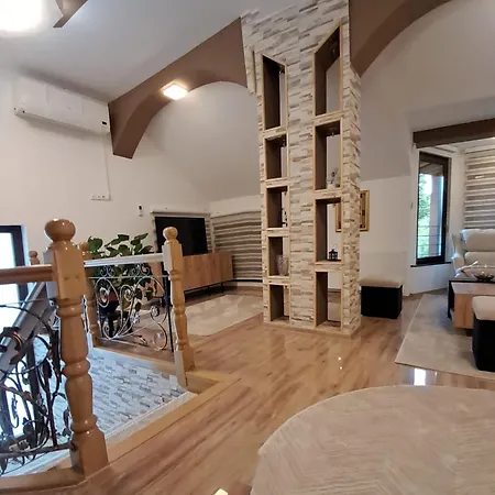 Azbella Zelena Meraja Villa *